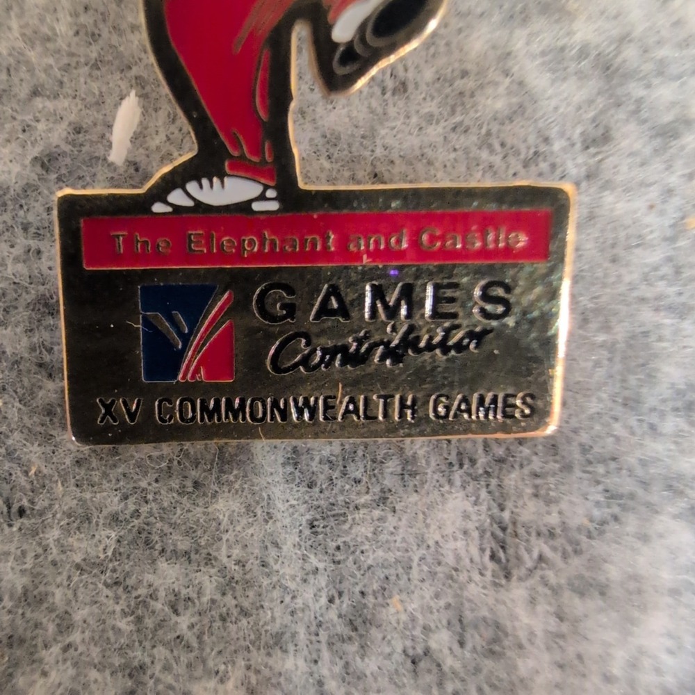XV Commonwealth Games Contributor Pin The Elephant and Castle Mascot Victoria 19 - Picture 2 of 3